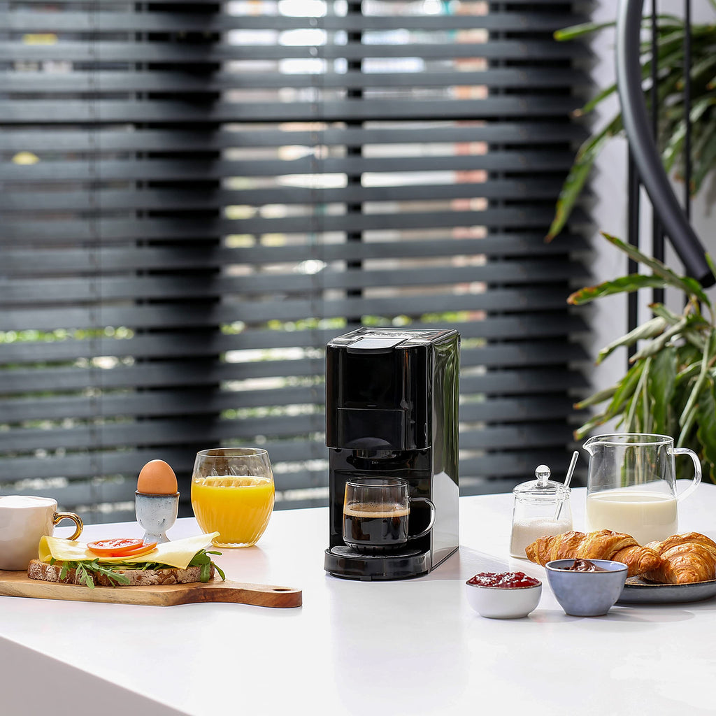 Machine à café multi-capsules 4 en 1 – Capsules, dosettes, café moulu – 800 ml – 1450 W – Noir et argent | Elevira